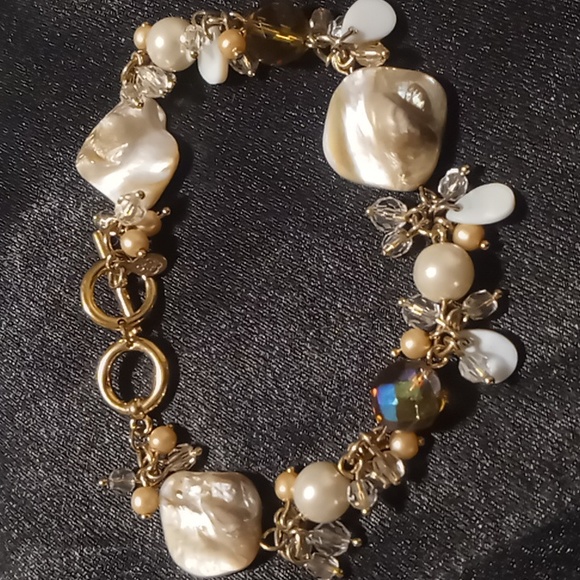 Premier design beaded & mother of pearl toggle clasp bracelet gold tone 7.5-8.5 - Picture 2 of 5